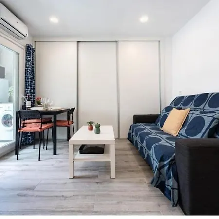 Lägenhet Cg944 - Renovated With Views, Ac And Lift - Free Street Parking *